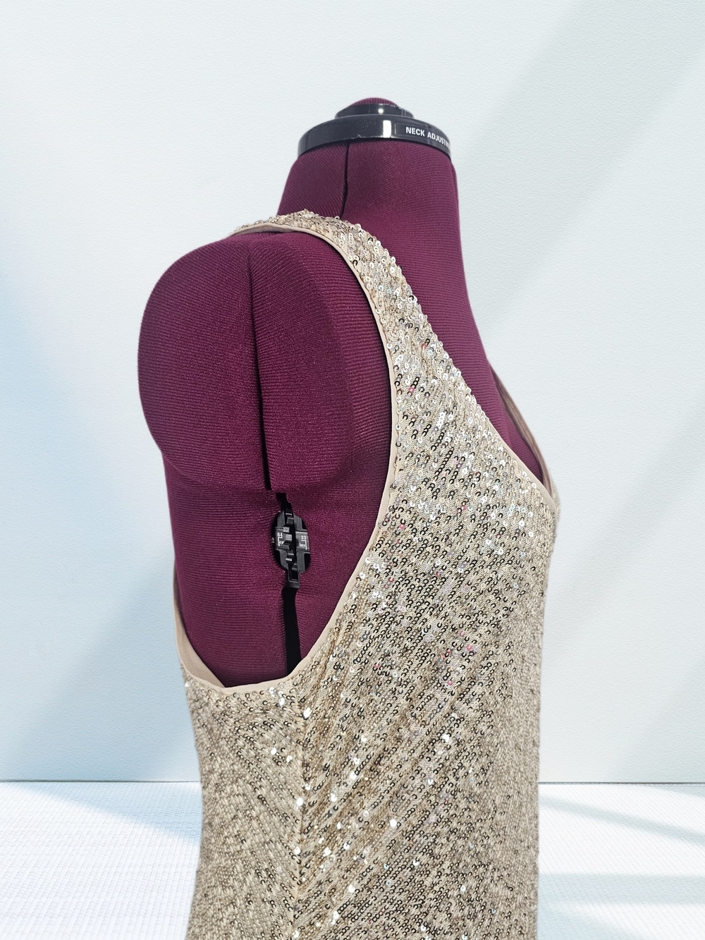 Gold Sequin Scoop Neck Sleeveless Long Gown Dress Formal Party Wedding Prom EUC - Picture 8 of 16